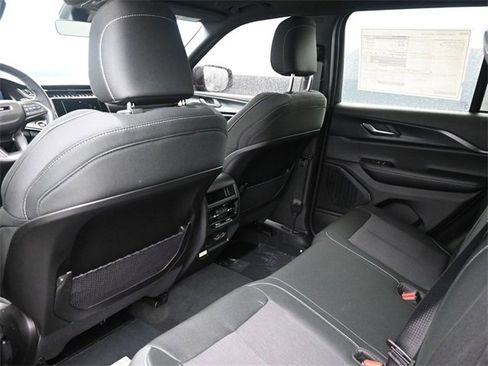 New 2025 Jeep Grand Cherokee Laredo X w/ Luxury Tech Group I image 15