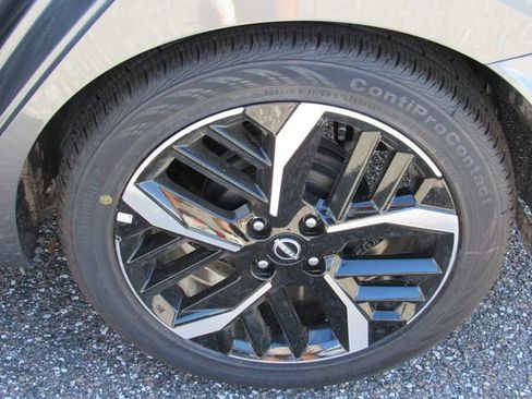 New 2025 Nissan Versa SR image 13