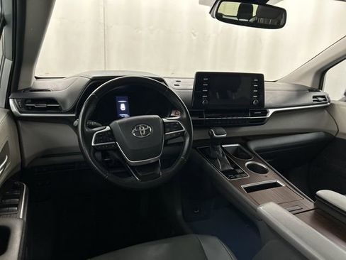 Used 2021 Toyota Sienna XLE AWD/4WD image 21