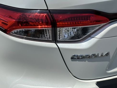 Used 2021 Toyota Corolla LE w/ Carpet Mat Package (TMS) FWD image 25
