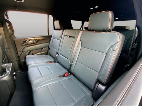 Used 2025 GMC Yukon XL AT4 AWD/4WD image 19