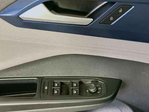 Used 2024 Volkswagen Taos SE w/ Panoramic Sunroof Package FWD image 15