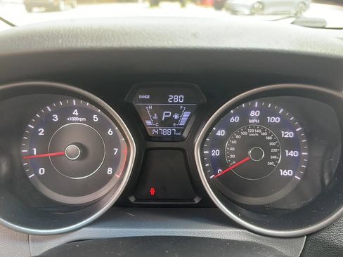 Used 2014 Hyundai Elantra SE FWD image 29