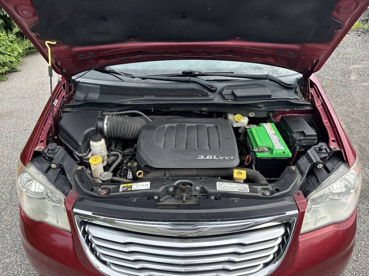 Used 2013 Chrysler Town & Country Touring FWD image 22
