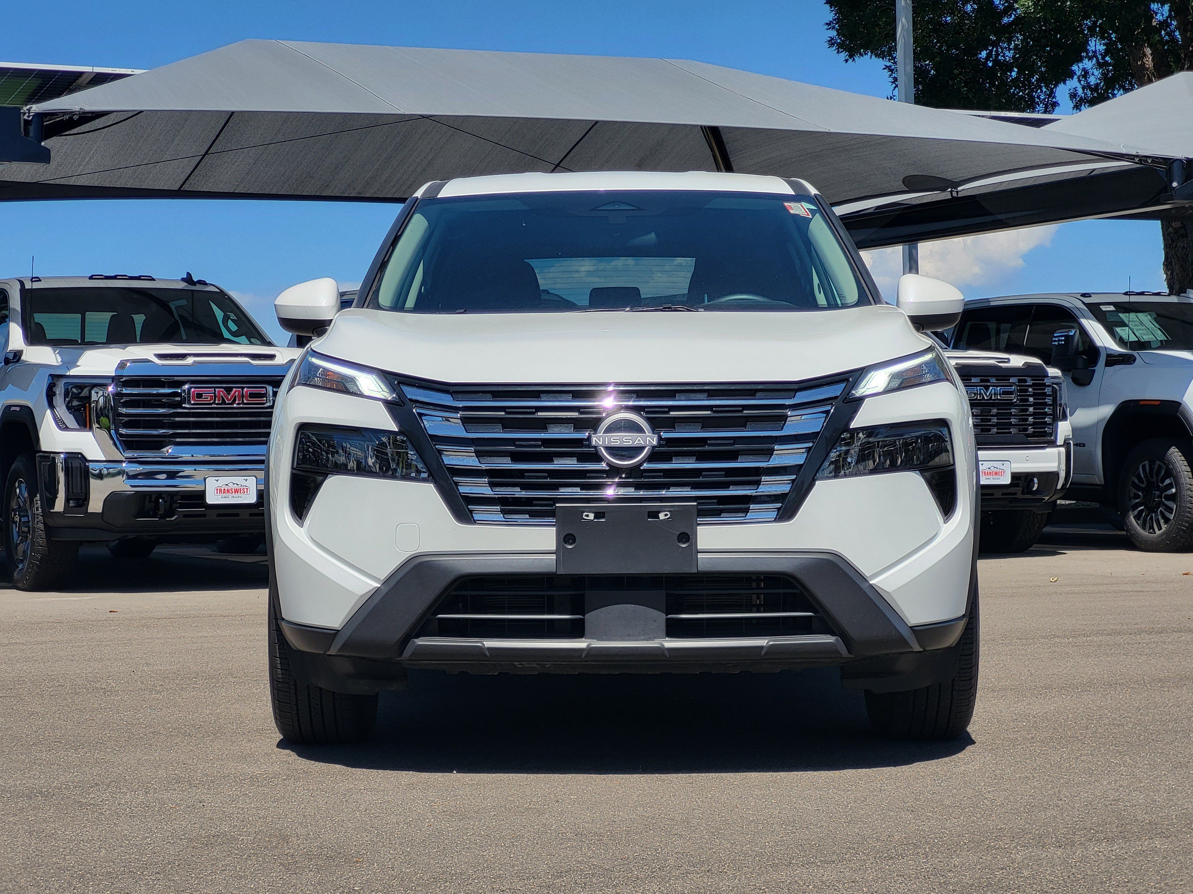 Used 2026 Nissan Rogue SV AWD/4WD image 2