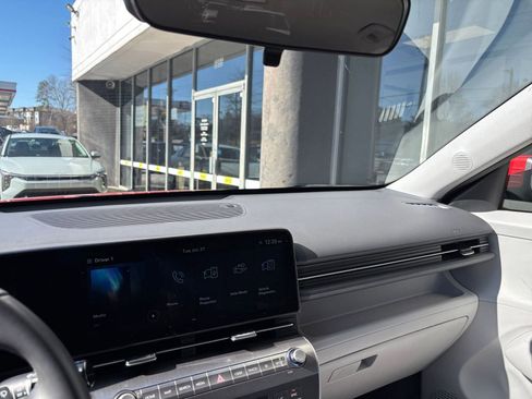 Used 2025 Hyundai Kona SEL AWD/4WD image 37