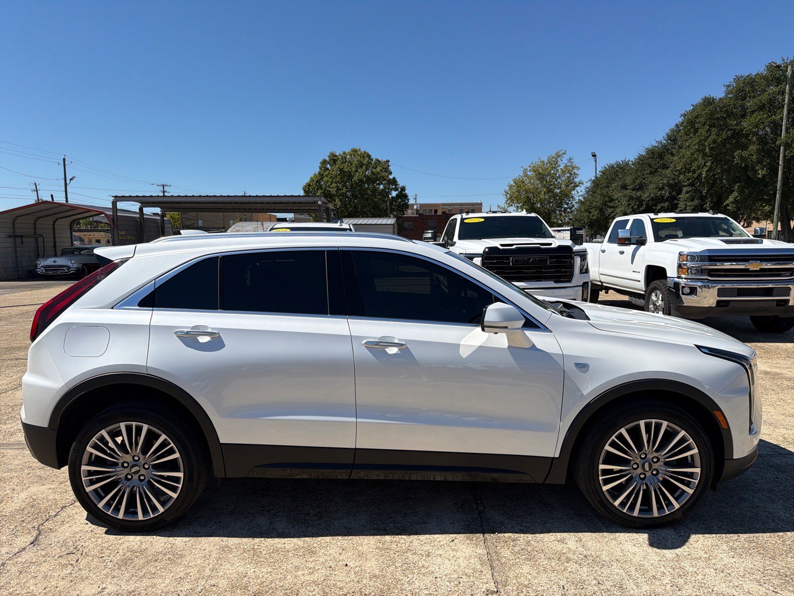 Used 2024 Cadillac XT4 Premium Luxury w/ Active Safety Package FWD image 6