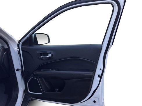 Used 2019 Jeep Compass Latitude image 14