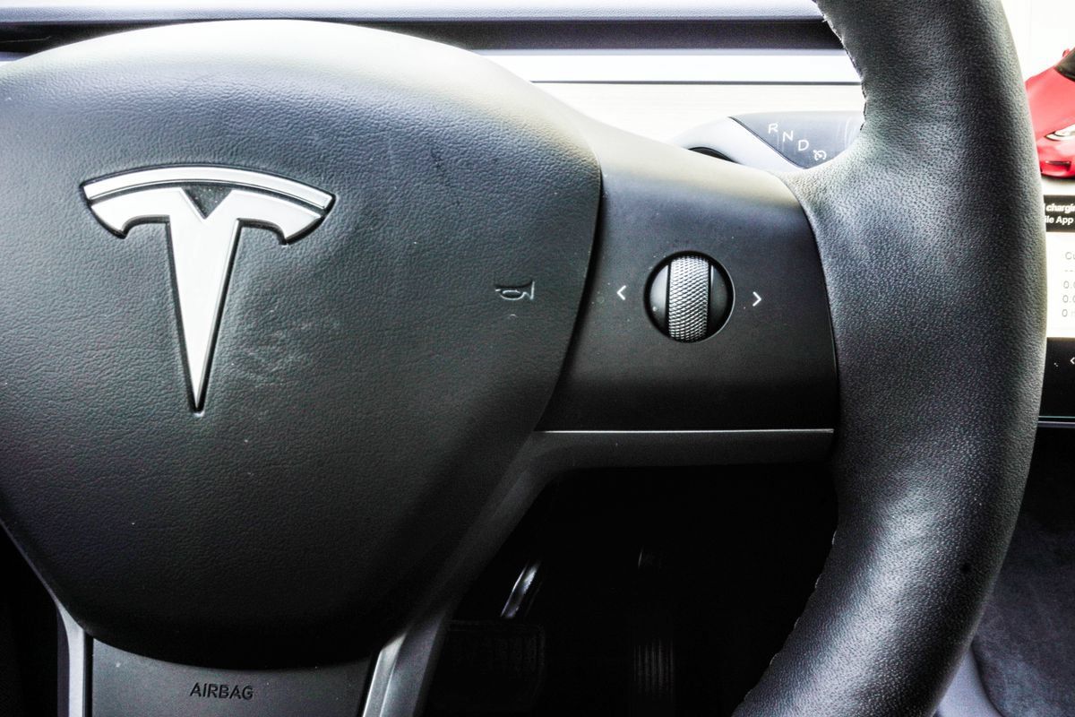 Used 2024 Tesla Model Y Long Range AWD/4WD image 26