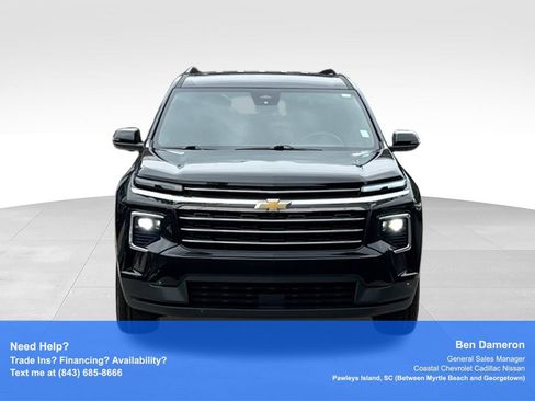 Used 2025 Chevrolet Traverse LT AWD/4WD image 2