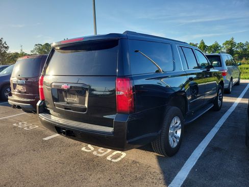 Used 2018 Chevrolet Suburban LT AWD/4WD image 10