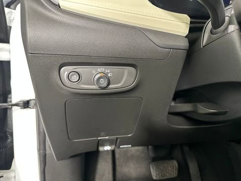 Used 2024 Buick Encore GX Sport Touring image 19