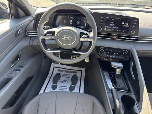 Used 2025 Hyundai Elantra Sport image 15