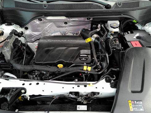 Certified 2024 Chevrolet Trax RS w/ Driver Confidence Package image 4