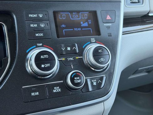 Used 2016 Toyota Sienna XLE w/ XLE Navigation Package FWD image 5
