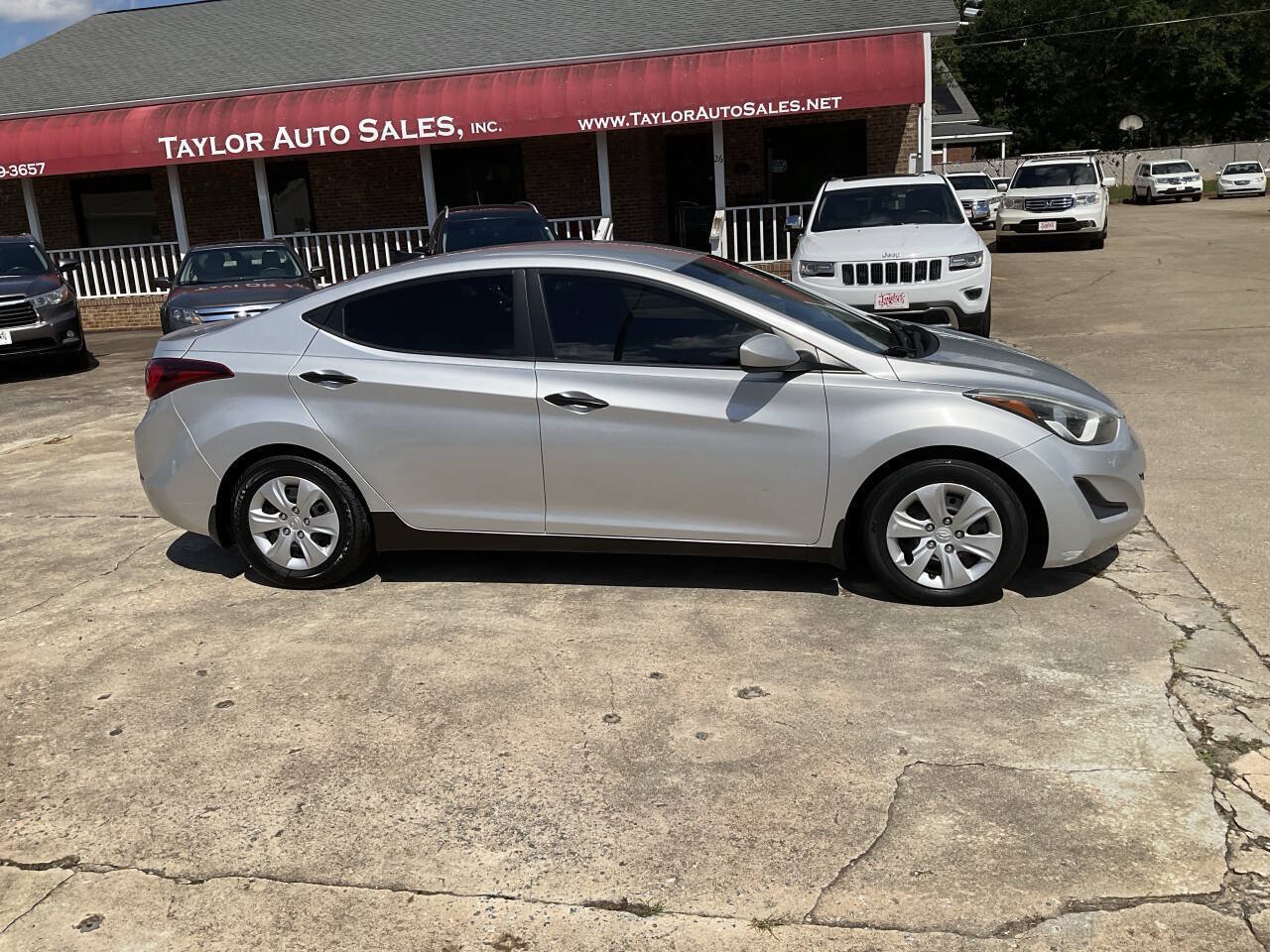 Used 2016 Hyundai Elantra SE FWD image 2