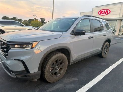 Used 2024 Honda Pilot TrailSport image 1
