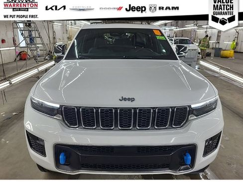 Used 2023 Jeep Grand Cherokee Overland AWD/4WD image 4