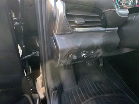 Used 2019 Chevrolet Traverse LT image 25