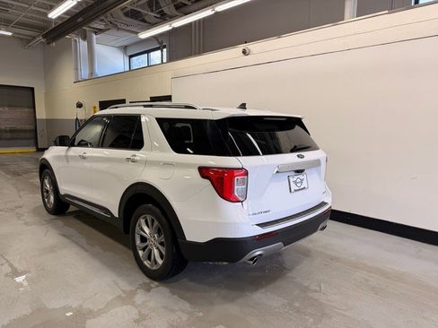 Used 2022 Ford Explorer Limited image 3