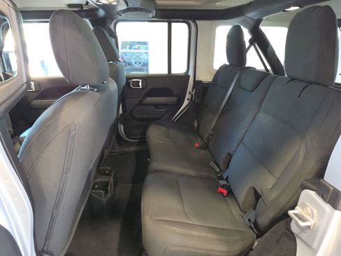 Used 2023 Jeep Wrangler Unlimited Sahara w/ Cold Weather Group AWD/4WD image 30