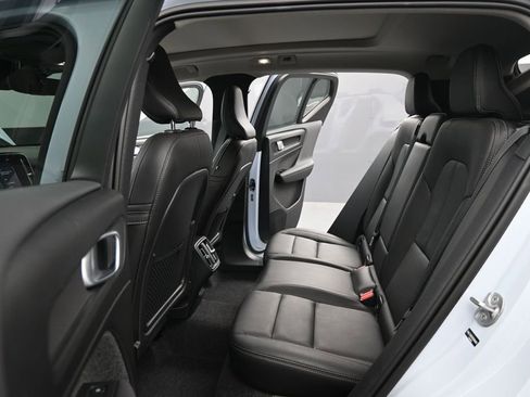 Certified 2025 Volvo XC40 B5 Plus AWD/4WD image 21