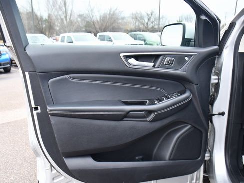 Used 2019 Ford Edge Titanium w/ Cold Weather Package image 22