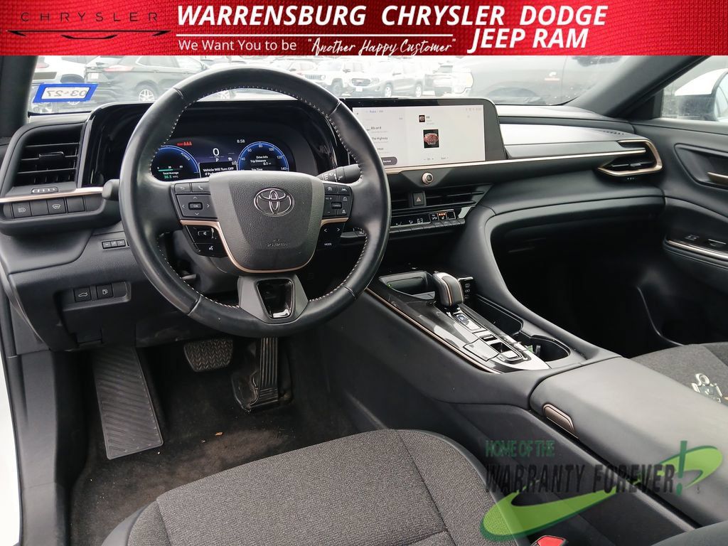 Used 2024 Toyota Crown AWD/4WD image 17