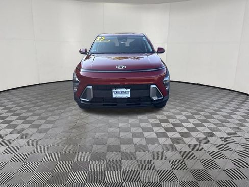 Used 2025 Hyundai Kona SE AWD/4WD image 2
