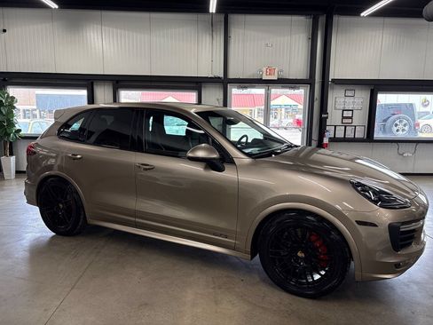 Used 2016 Porsche Cayenne GTS AWD/4WD image 17
