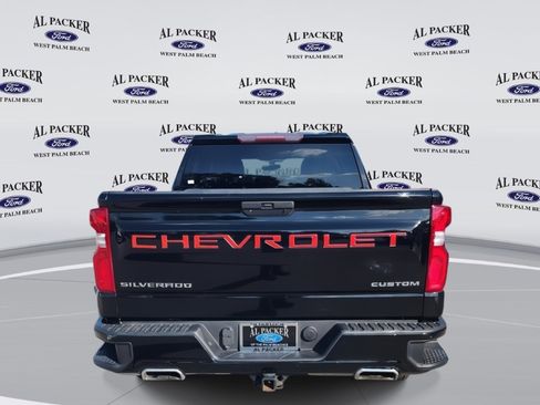 Used 2019 Chevrolet Silverado 1500 Custom w/ Custom Value Package image 4