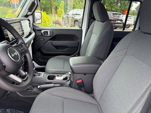 New 2025 Jeep Gladiator Sport image 11