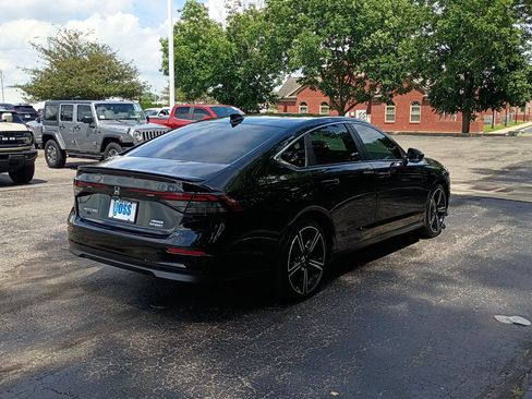 Used 2024 Honda Accord Sport image 3