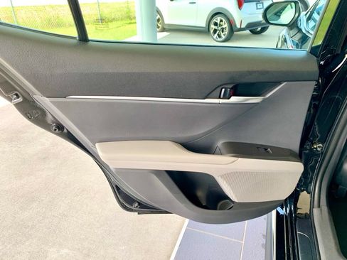 Used 2023 Toyota Camry SE FWD image 16