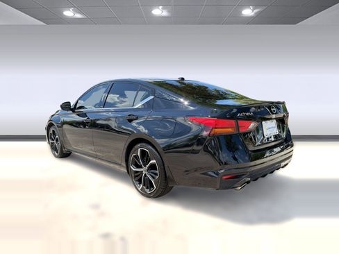 Used 2024 Nissan Altima 2.5 SR w/ SR Premium Package image 3