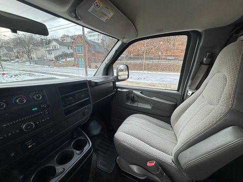 Used 2008 Chevrolet Express 3500 Extended Passenger w/ LT Preferred Equipment Group image 17