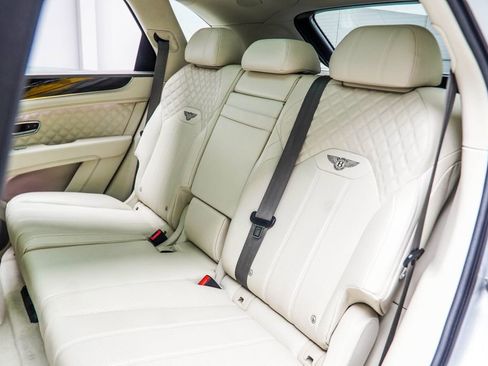 Used 2021 Bentley Bentayga image 52