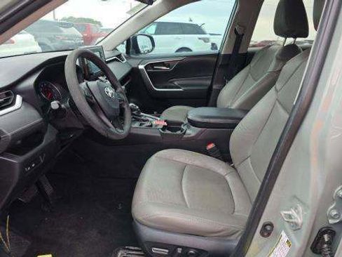 Used 2021 Toyota RAV4 XLE FWD image 3