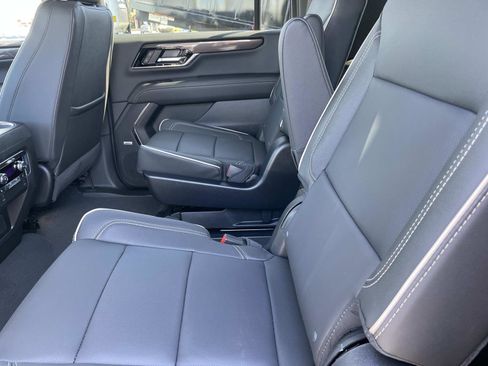 New 2026 GMC Yukon XL Elevation image 24