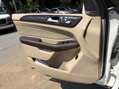 Used 2018 Mercedes-Benz GLE 350 image 16