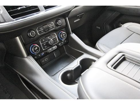 Used 2024 Chevrolet Suburban Premier RWD image 27
