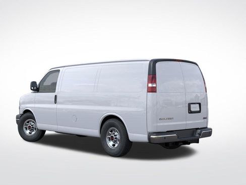 New 2026 GMC Savana 3500 w/ Driver Convenience Package RWD image 4