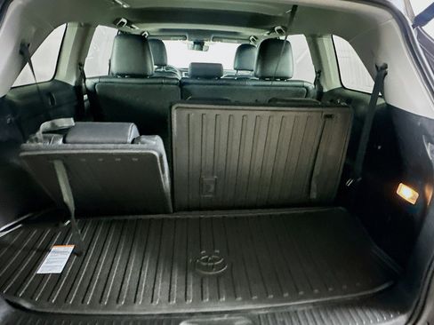 Used 2019 Toyota Highlander XLE image 30