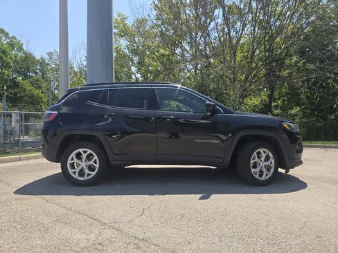 Used 2024 Jeep Compass Latitude AWD/4WD image 15