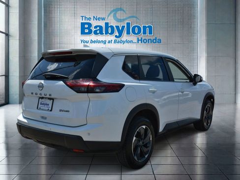 Used 2024 Nissan Rogue SV AWD/4WD image 4
