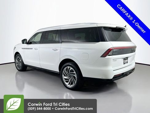 Used 2025 Lincoln Navigator L Reserve image 11