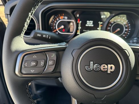 New 2025 Jeep Wrangler Rubicon w/ Steel Bumper Group image 28