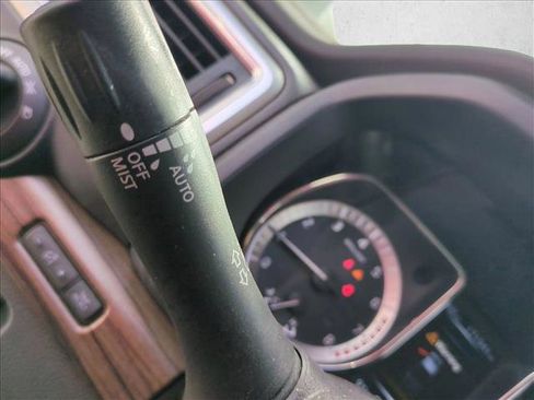 Used 2018 Nissan Titan SL AWD/4WD image 11