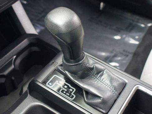 Used 2022 Toyota Tacoma SR w/ SR Convenience Package image 10