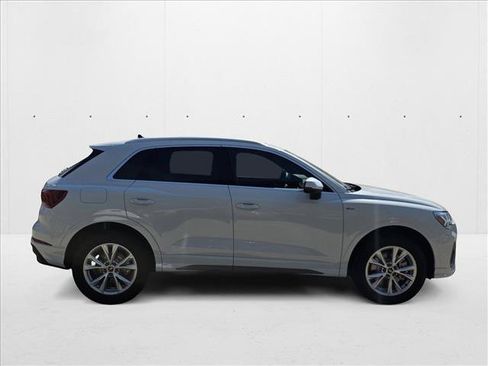 New 2025 Audi Q3 2.0T Premium w/ Convenience Package AWD/4WD image 4